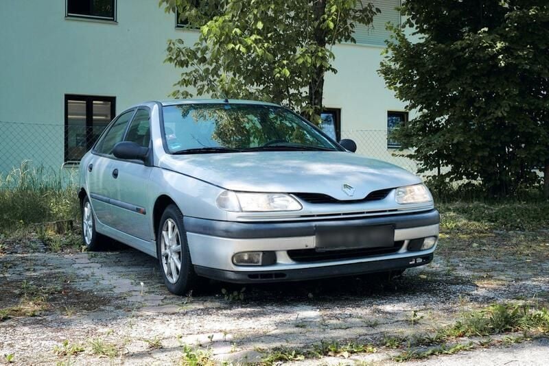 Silber Gebraucht 1995 Renault Laguna Kombi | 1.495 € - Bild 1/4
