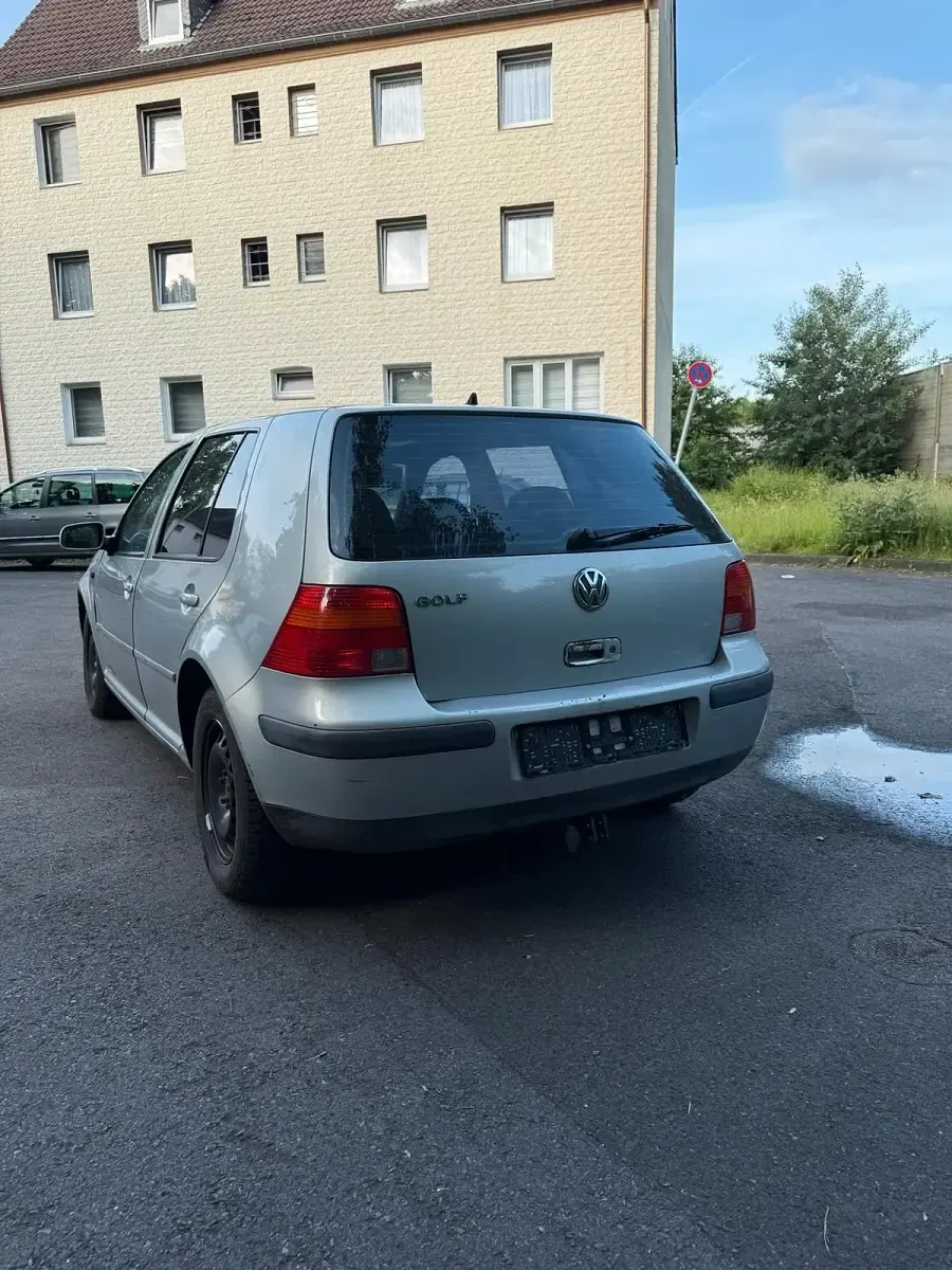 Gebraucht VW Golf IV 100 PS (73 kW) 1999 Silber Kleinwagen