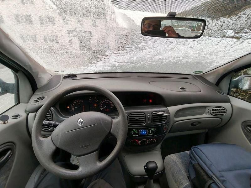 Grau Gebraucht 2001 Renault Scénic Expression Van / Kleinbus | 600 € (Superpreis) - Bild 1/4