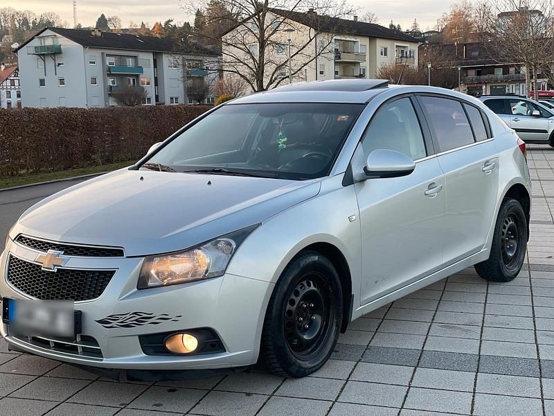 Silber Gebraucht 2013 Chevrolet Cruze Limousine | 1.999 € (Guter Preis) - Bild 1/4