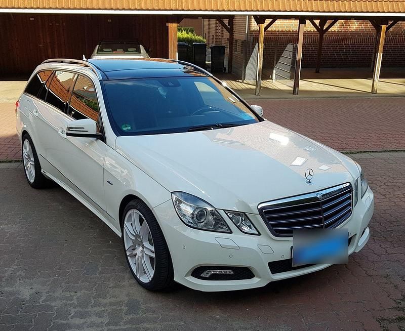 Weiß Gebraucht 2010 Mercedes E300 Avantgarde Kombi | 11.999 € (Etwas zu teuer) - Bild 1/4