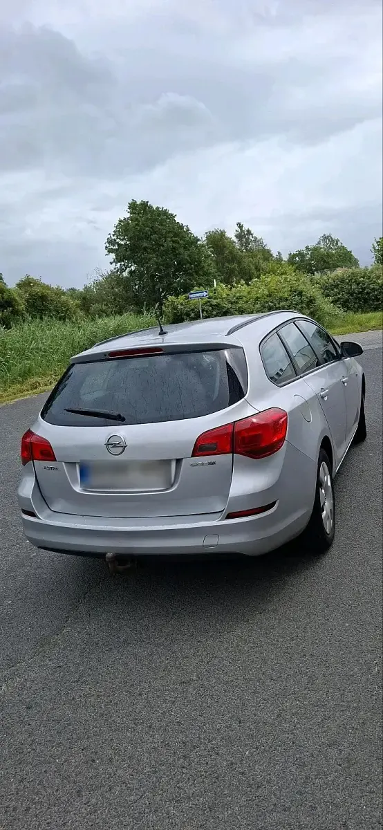 Gebraucht Opel Astra 109 PS (80 kW) 2012 Silber Kombi