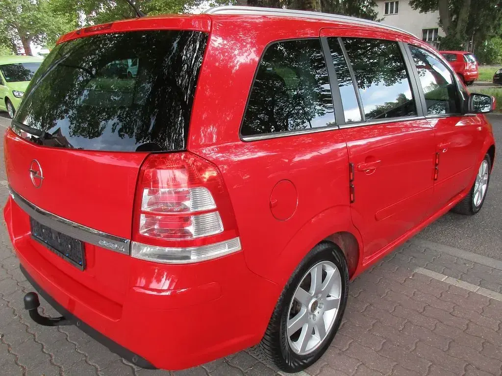 Gebraucht Opel Zafira Family 116 PS (85 kW) 2012 Rot Van / Kleinbus