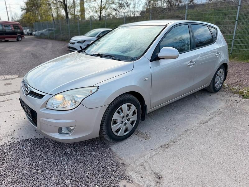 Gebraucht Hyundai i30 110 PS (80 kW) 2008 Beige Limousine