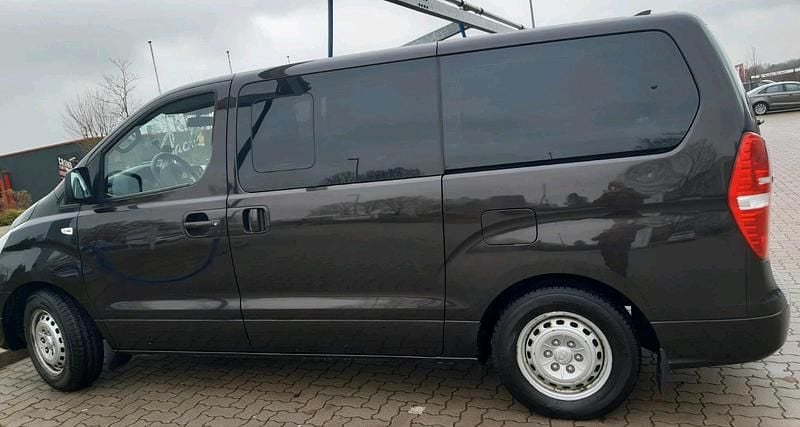 Gebraucht Hyundai H-1 170 PS (125 kW) 2017 Braun Van / Kleinbus