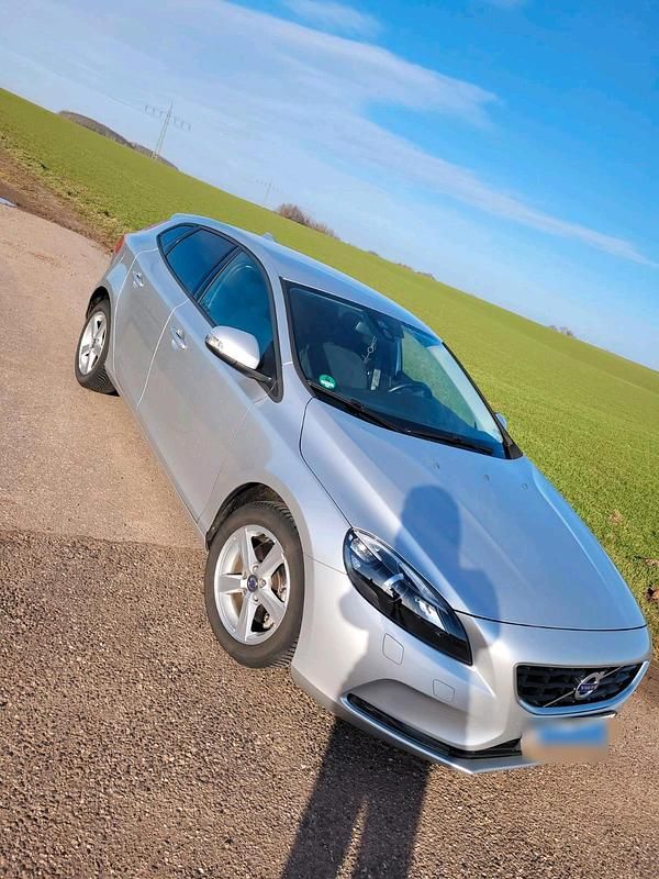 Gebraucht Volvo V40 120 PS (88 kW) 2014 Silber Limousine