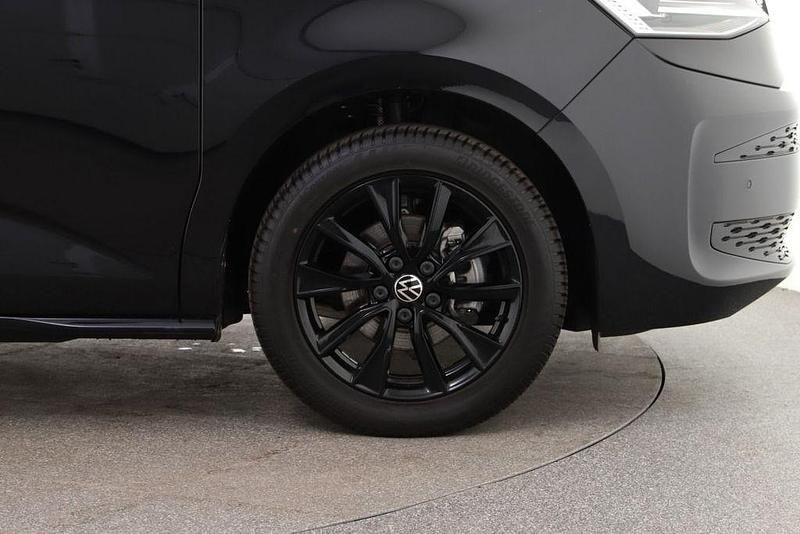 Gebraucht VW Multivan Life 150 PS (110 kW) 2024 Deep black perleffekt Van