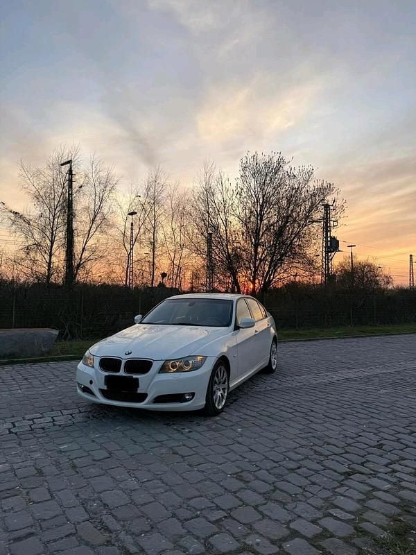 Gebraucht BMW 316 143 PS (105 kW) 2011 Weiß Limousine