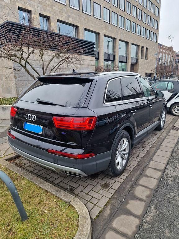 Używany Audi Q7 Ambiente 272 KM (200 kW) 2015 Czarny SUV