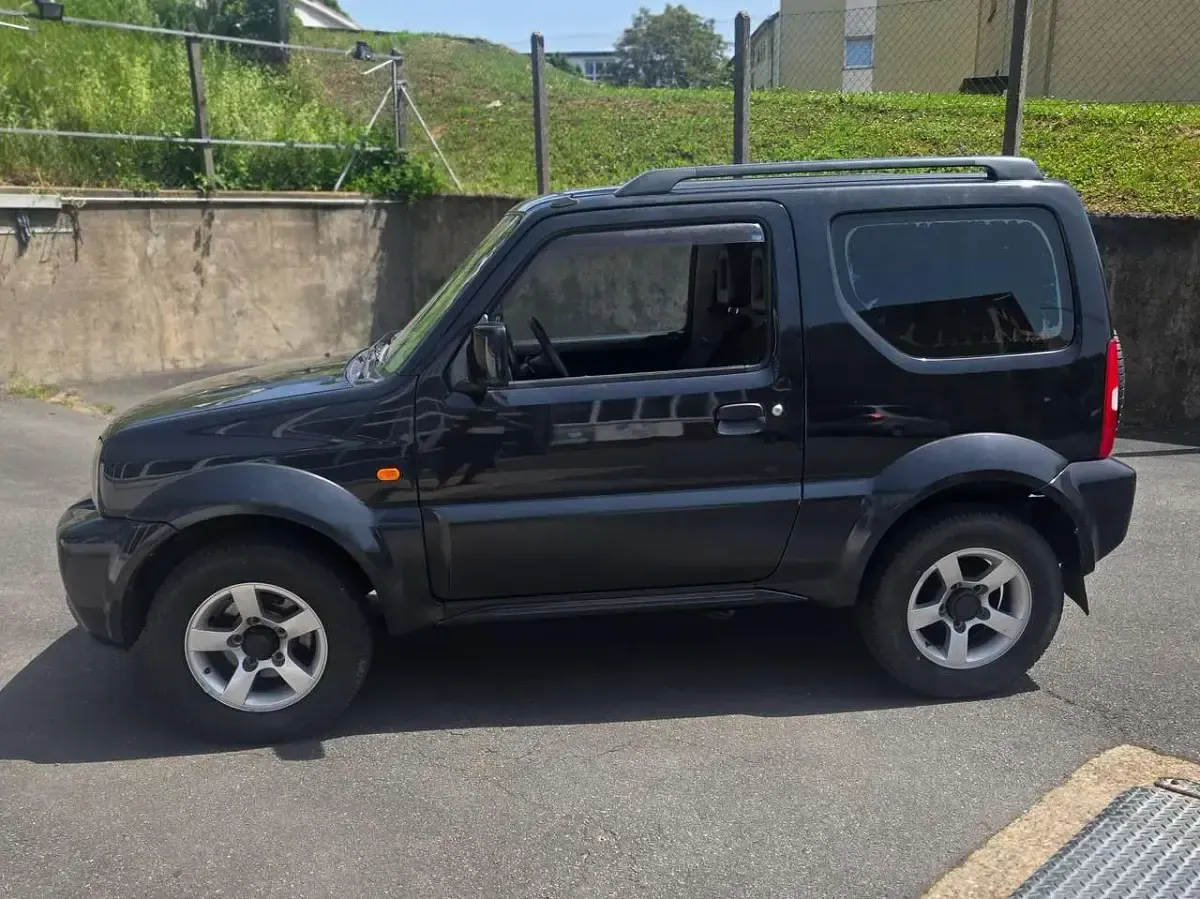 Używany Suzuki Jimny 86 KM (63 kW) 2007 Czarny SUV