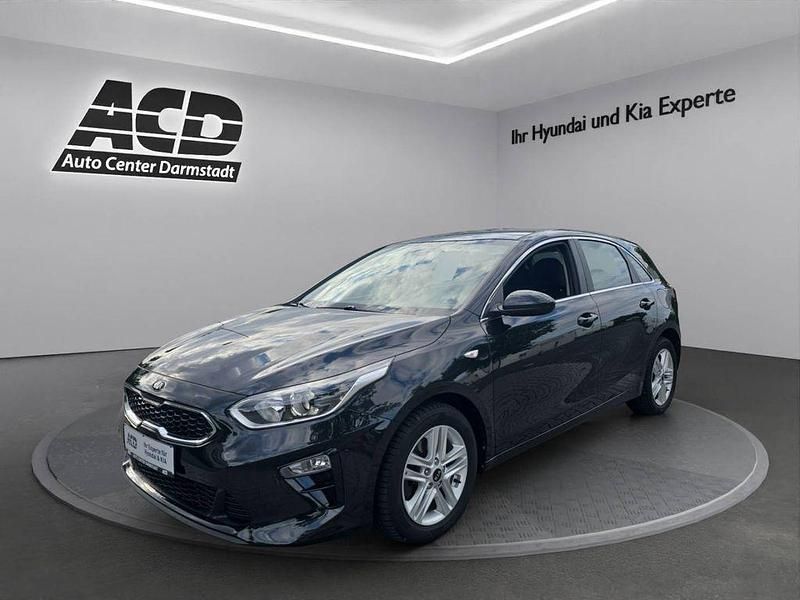 Zilinaschwarz (metallic) Gebraucht 2020 Kia Ceed Vision Limousine | 17.970 € (Fairer Preis) - Bild 1/4