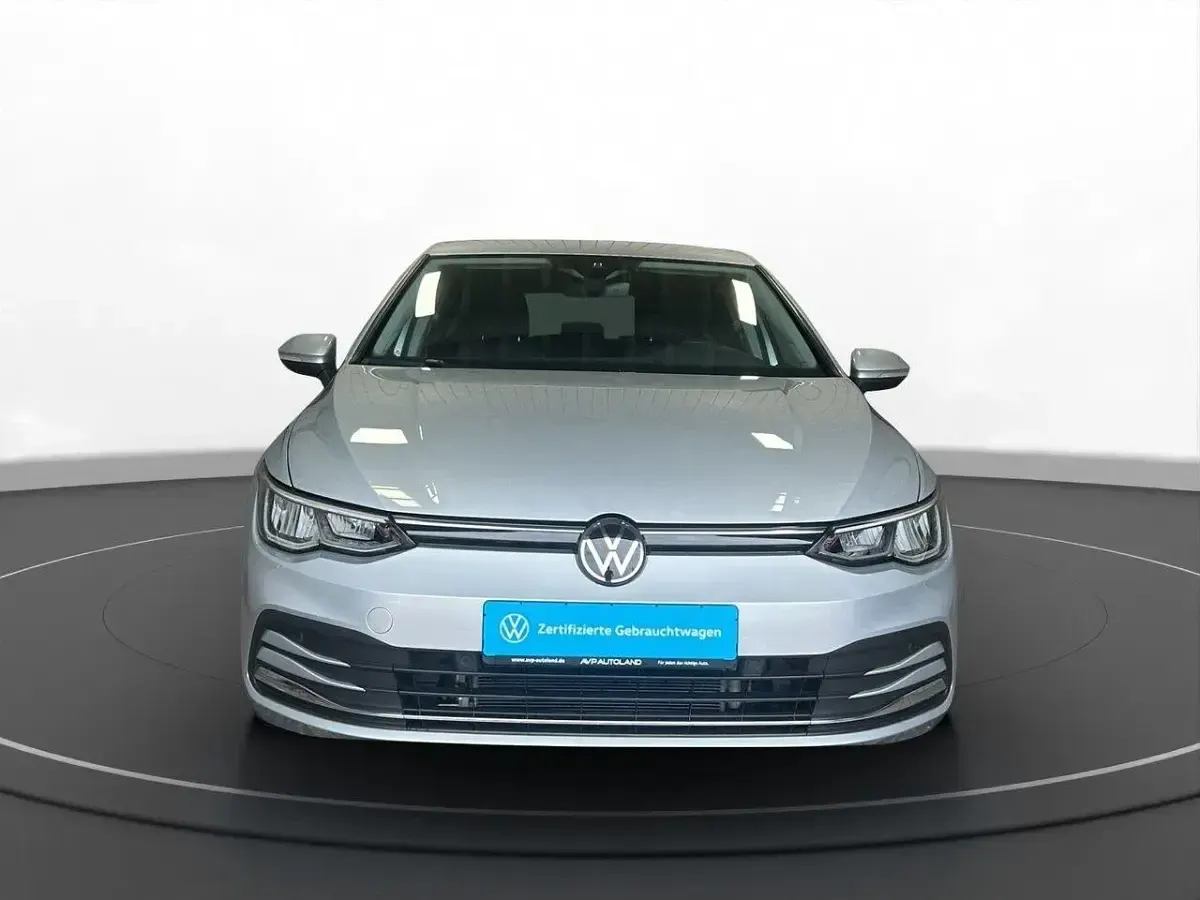 Gebraucht VW Golf VIII Active 131 PS (96 kW) 2022 Silber Limousine