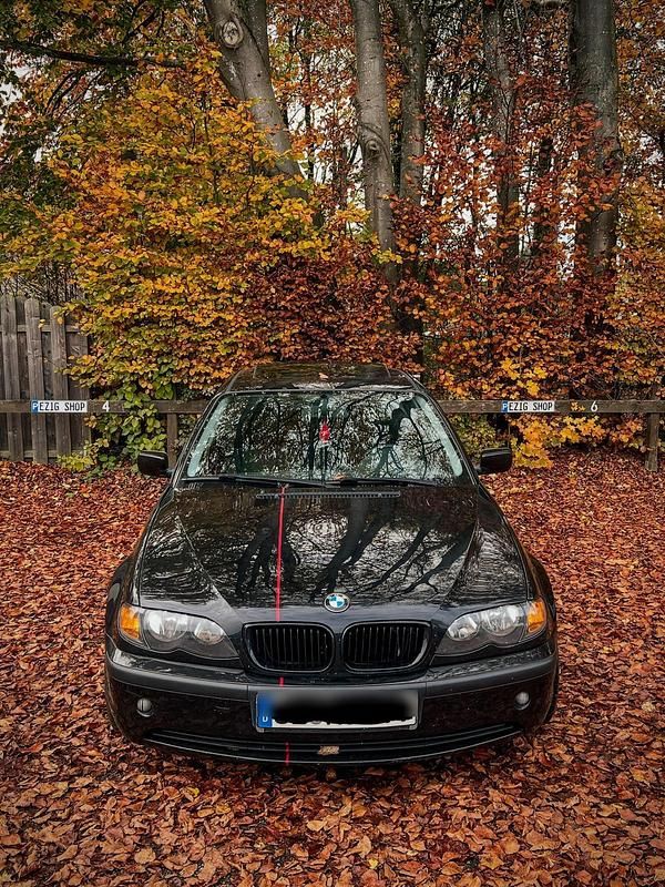 Schwarz Gebraucht 2003 BMW 318 Sport Line Limousine | 2.000 € (Guter Preis) - Bild 1/4