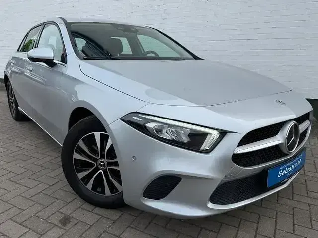 Gebraucht Mercedes A200 150 PS (110 kW) 2021 Iridiumsilber  metalliclack Limousine