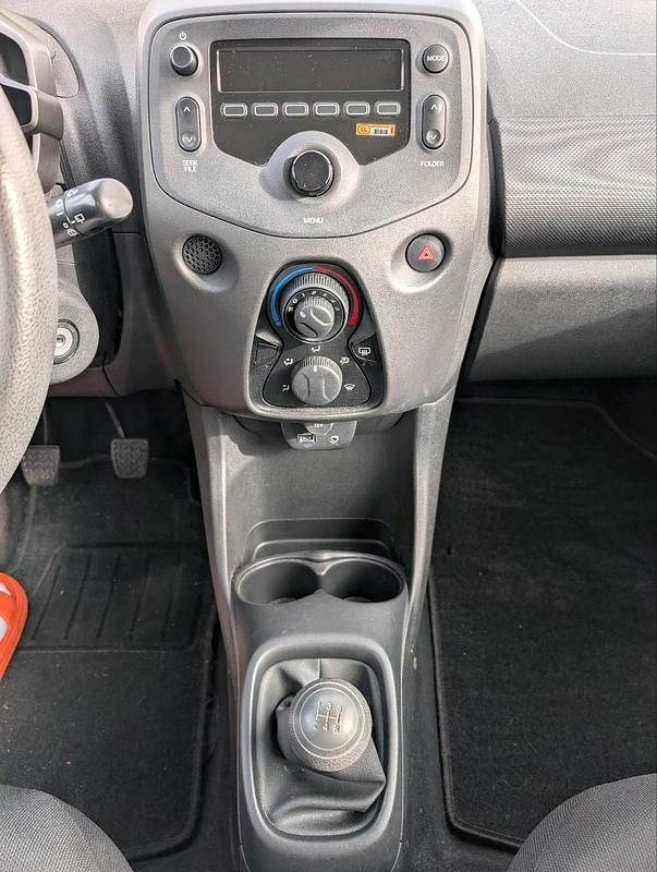 Gebraucht Peugeot 108 70 PS (51 kW) 2015 Weiß Kleinwagen