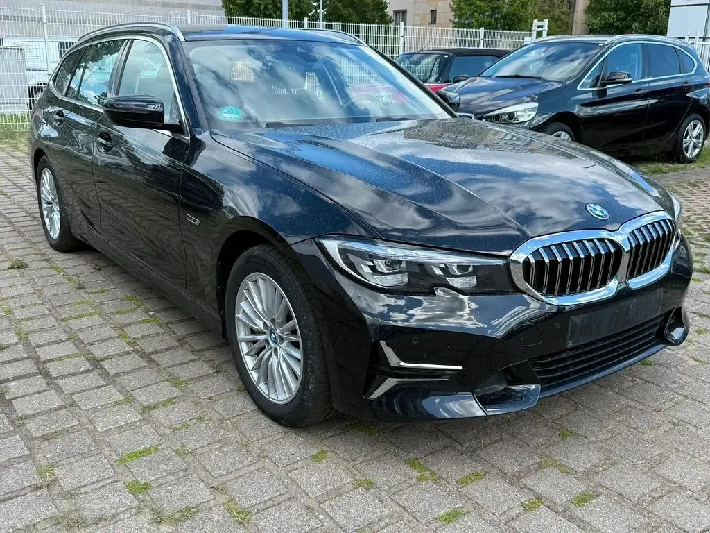 Gebraucht BMW 330 Luxury Line 184 PS (135 kW) 2022 Schwarz Limousine