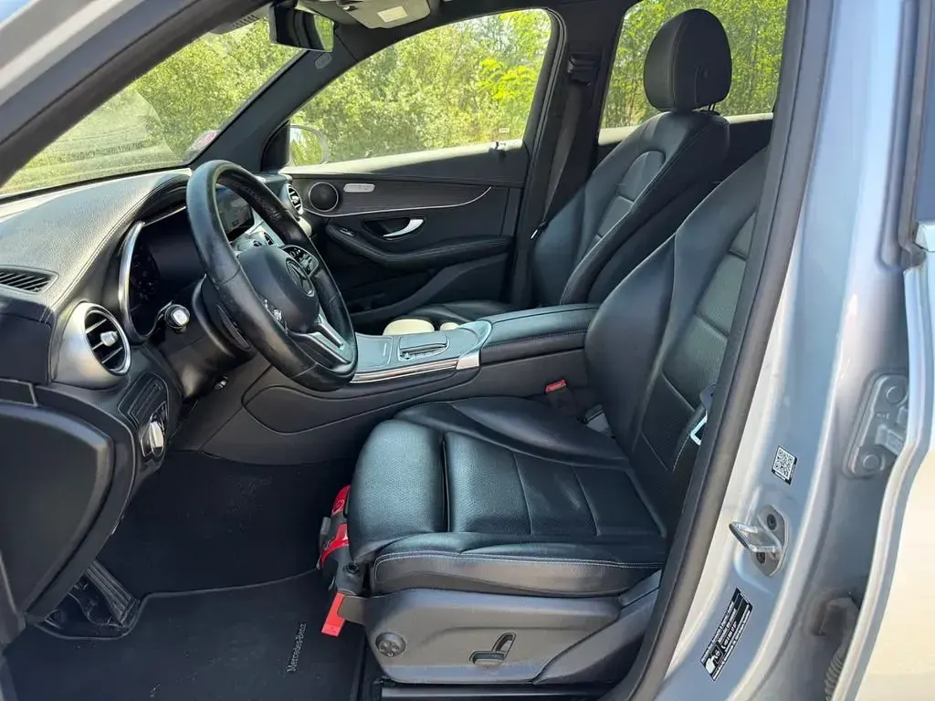 Gebraucht Mercedes GLC300e 306 PS (225 kW) 2022 Silber SUV
