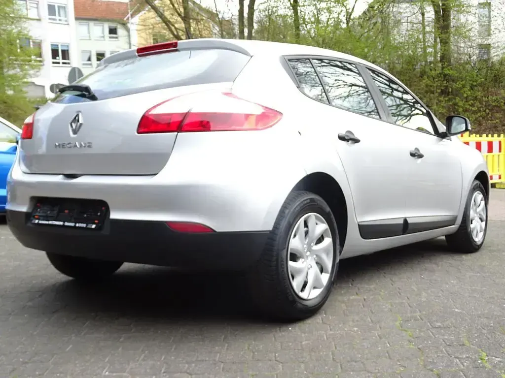 Gebraucht Renault Mégane 101 PS (74 kW) 2012 Grau Limousine
