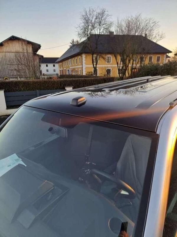 Second-hand VW Multivan 110 CP (80 kW) 2021 Argintiu Monovolum