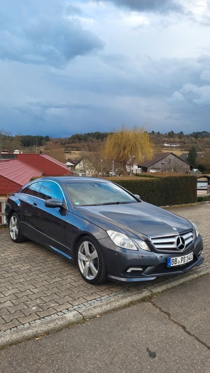 Grau Gebraucht 2009 Mercedes E500 Avantgarde Coupé | 14.000 € (Superpreis) - Bild 1/4
