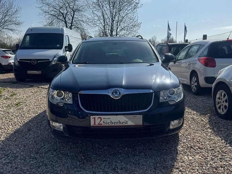 Gebraucht Skoda Superb 125 PS (91 kW) 2011 Blau Kombi