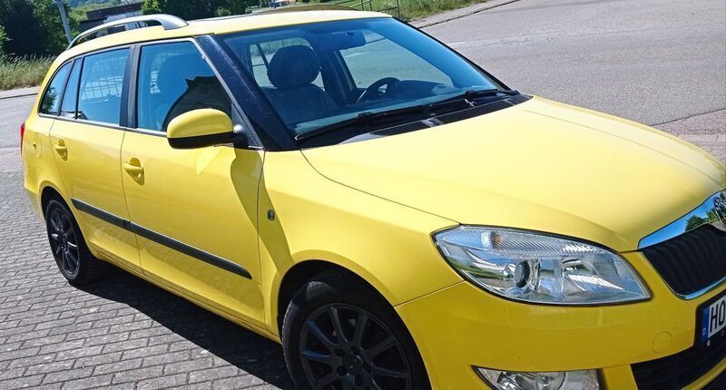 Gelb Gebraucht 2010 Skoda Fabia Style Kombi | 3.900 € (Etwas zu teuer) - Bild 1/4