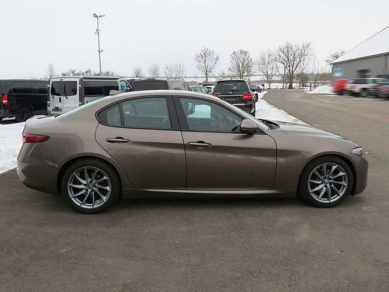 Gebraucht Alfa Romeo Giulia Super 179 PS (131 kW) 2017 Grau Limousine