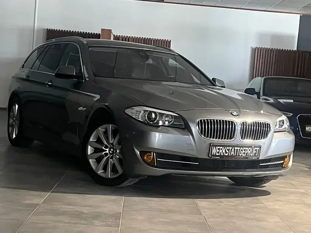 Gebraucht BMW 525 Sport Line 218 PS (160 kW) 2012 Grau Limousine