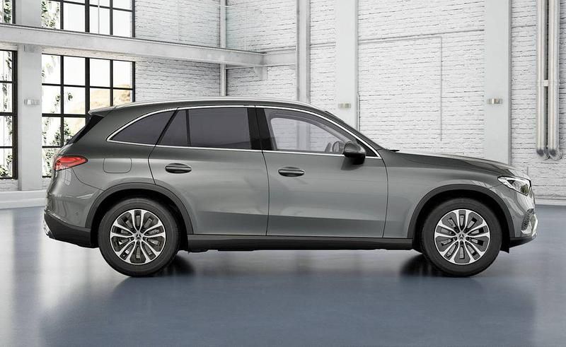 Gebraucht Mercedes GLC220 Avantgarde 197 PS (144 kW) 2023 Metalliclack selenitgrau SUV