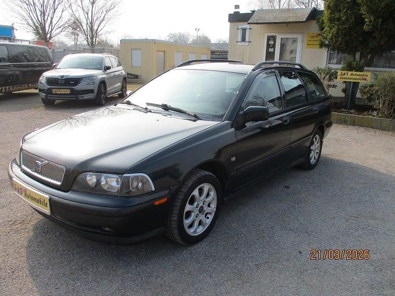 Gebraucht Volvo V40 122 PS (89 kW) 2000 Schwarz Kombi