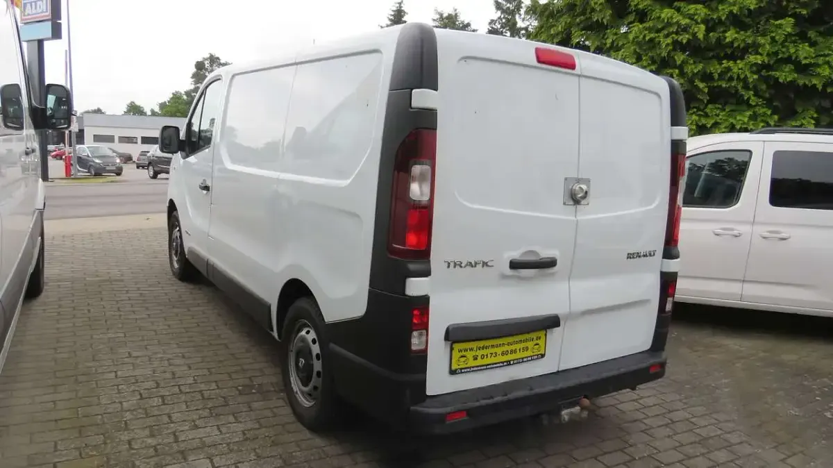 Gebraucht Renault Trafic Komfort 120 PS (88 kW) 2016 Gletscherweiss Van / Kleinbus