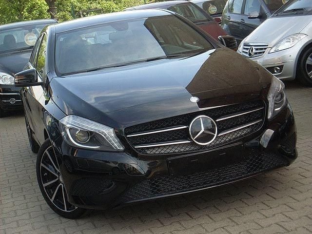 Gebraucht Mercedes A180 Style 122 PS (89 kW) 2015 Schwarz Limousine