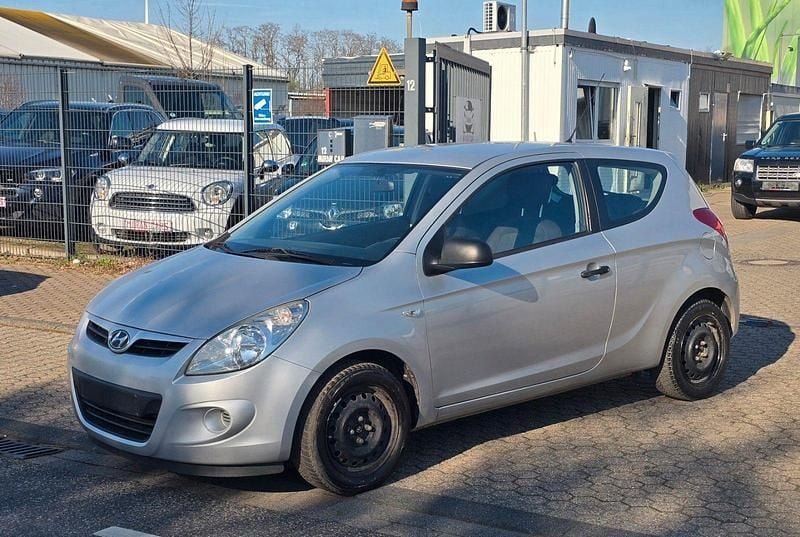 Gebraucht Hyundai i20 Edition 77 PS (56 kW) 2011 Grau Kleinwagen