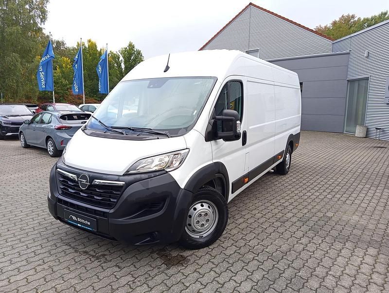 Weiss icy Gebraucht 2024 Opel Movano Van | 25.980 € (Superpreis) - Bild 1/4