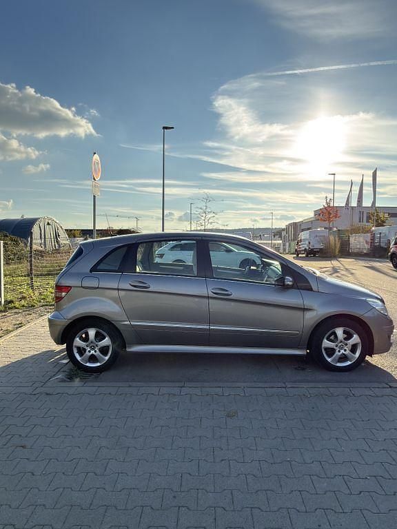 Grau Gebraucht 2007 Mercedes B170 Van / Kleinbus | 4.000 € (Fairer Preis) - Bild 1/4