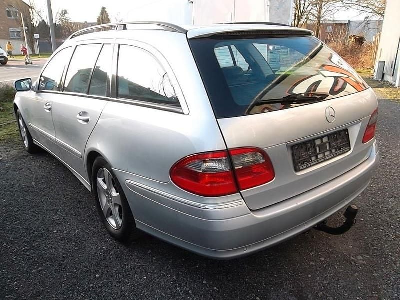 Gebraucht Mercedes E220 170 PS (125 kW) 2007 Silber Kombi