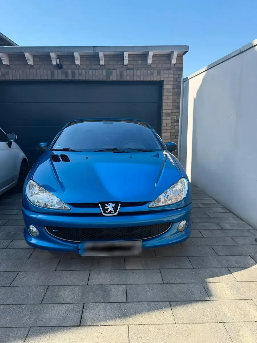 Gebraucht Peugeot 206 CC 109 PS (80 kW) 2003 Blau Cabrio