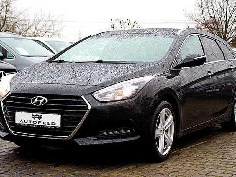 Gebraucht Hyundai i40 141 PS (103 kW) 2018 Schwarz Kombi