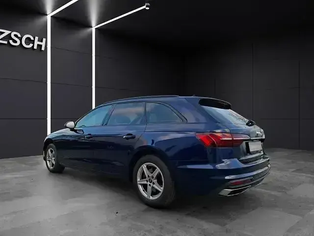 Gebraucht Audi A4 Ambiente 163 PS (119 kW) 2023 Navarrablau metallic Kombi