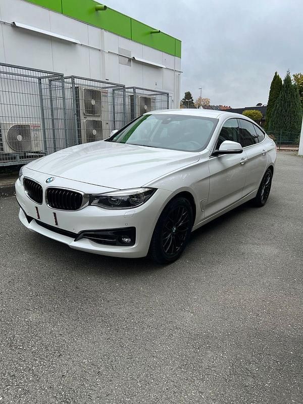 Weiß Gebraucht 2017 BMW 320 Gran Turismo Sport Line Limousine | 18.750 € (Fairer Preis) - Bild 1/4