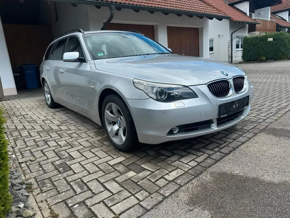 Gebraucht BMW 525 218 PS (160 kW) 2005 Silber Kombi