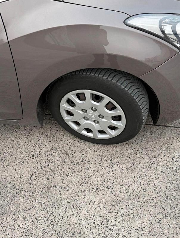 Gebraucht Hyundai i30 128 PS (94 kW) 2014 Braun Kleinwagen