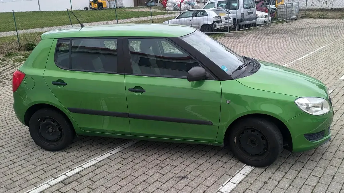 Gebraucht Skoda Fabia 85 PS (62 kW) 2012 Grün Kleinwagen