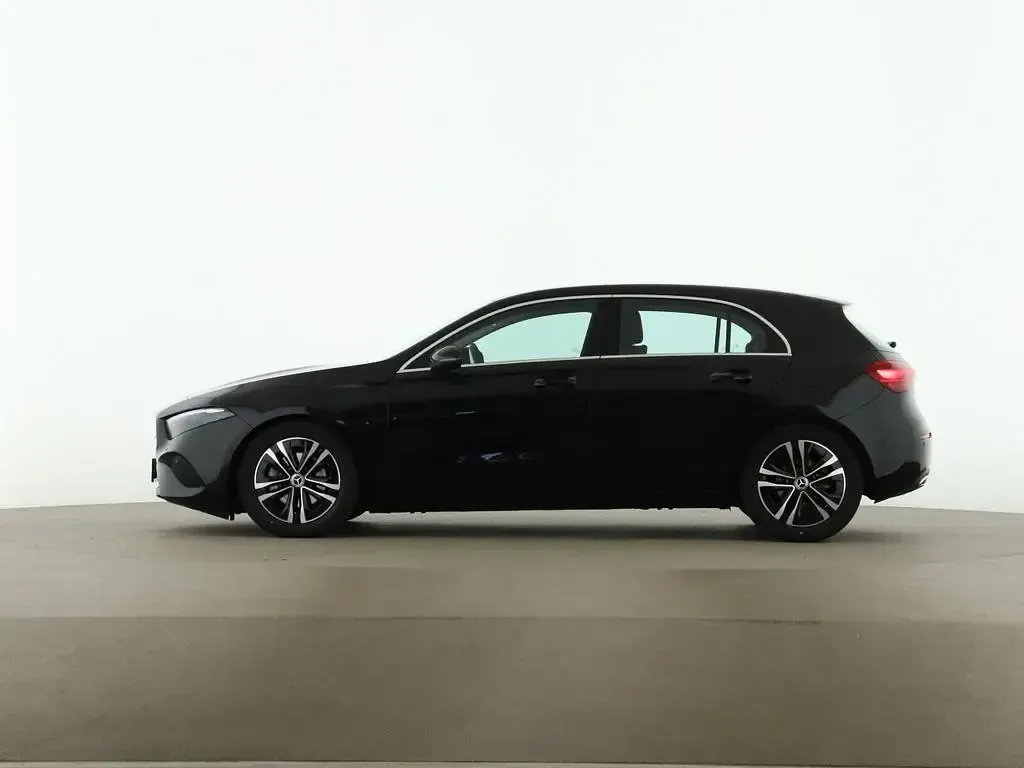 Gebraucht Mercedes A200 Advanced 163 PS (119 kW) 2025 Schwarz Limousine