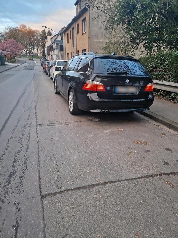 Gebraucht BMW 530 193 PS (141 kW) 2009 Schwarz Kombi