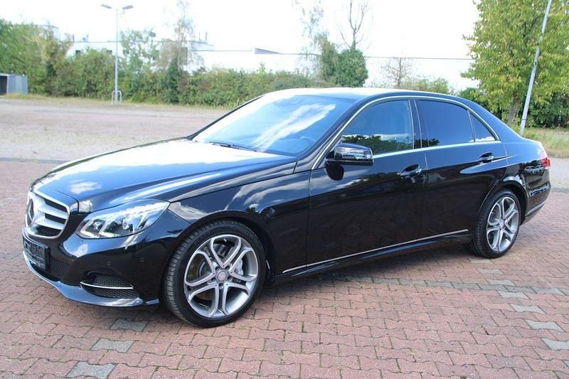 Schwarz Gebraucht 2015 Mercedes E350 Limousine | 17.500 € (Superpreis) - Bild 1/4