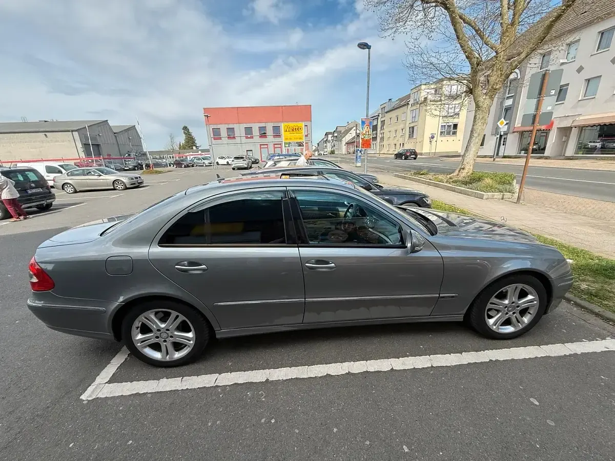 Gebraucht Mercedes E300 211 PS (155 kW) 2009 Grau Limousine