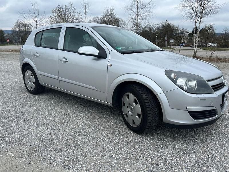 Gebraucht Opel Astra 90 PS (66 kW) 2005 Silber Limousine