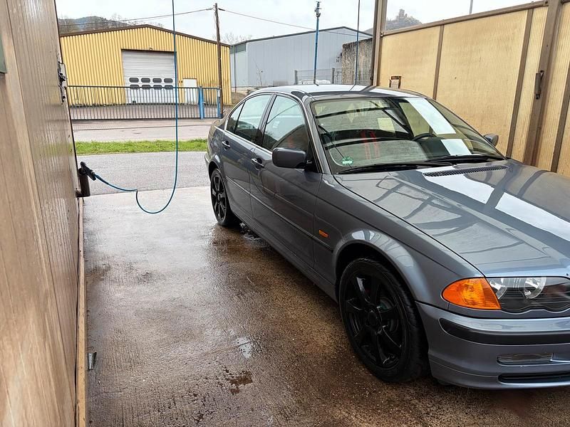 Gebraucht BMW 325 192 PS (141 kW) 2000 Blau Limousine