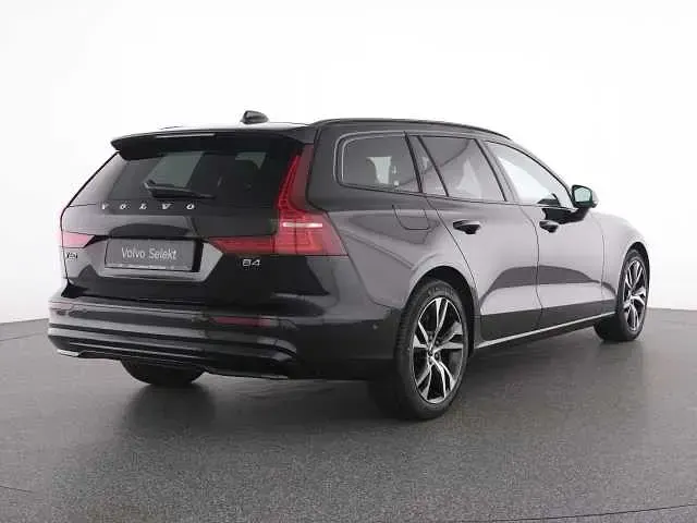 Gebraucht Volvo V60 145 PS (106 kW) 2025 Kombi